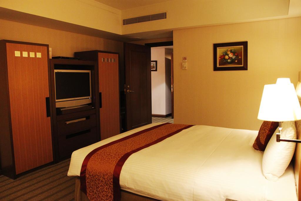 Evergreen Plaza Hotel - Tainan Værelse billede A room at the hotel