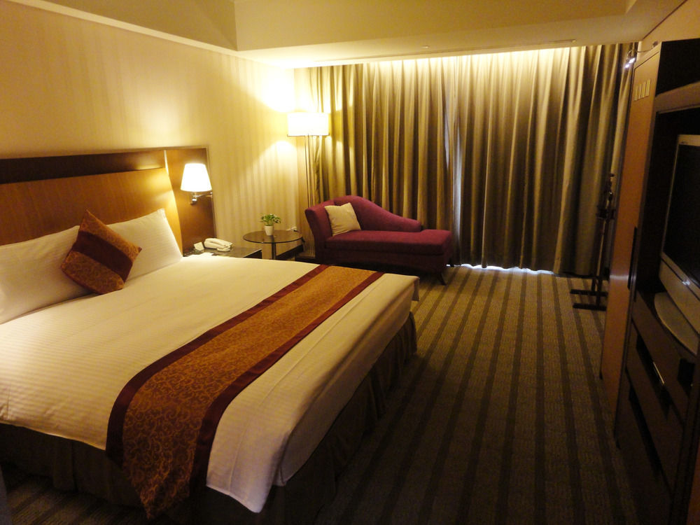Evergreen Plaza Hotel - Tainan Eksteriør billede Deluxe room