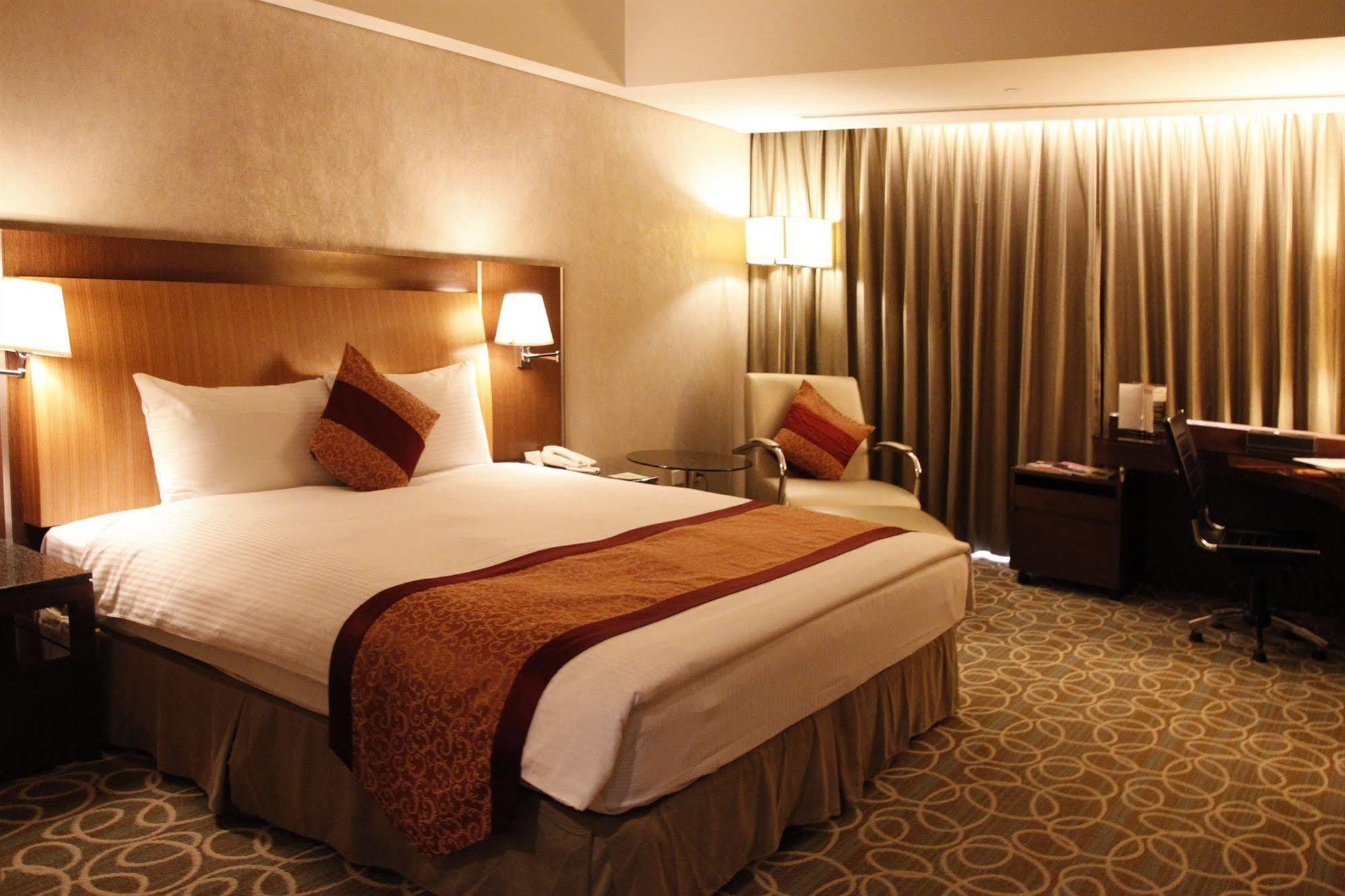 Evergreen Plaza Hotel - Tainan Eksteriør billede Deluxe room