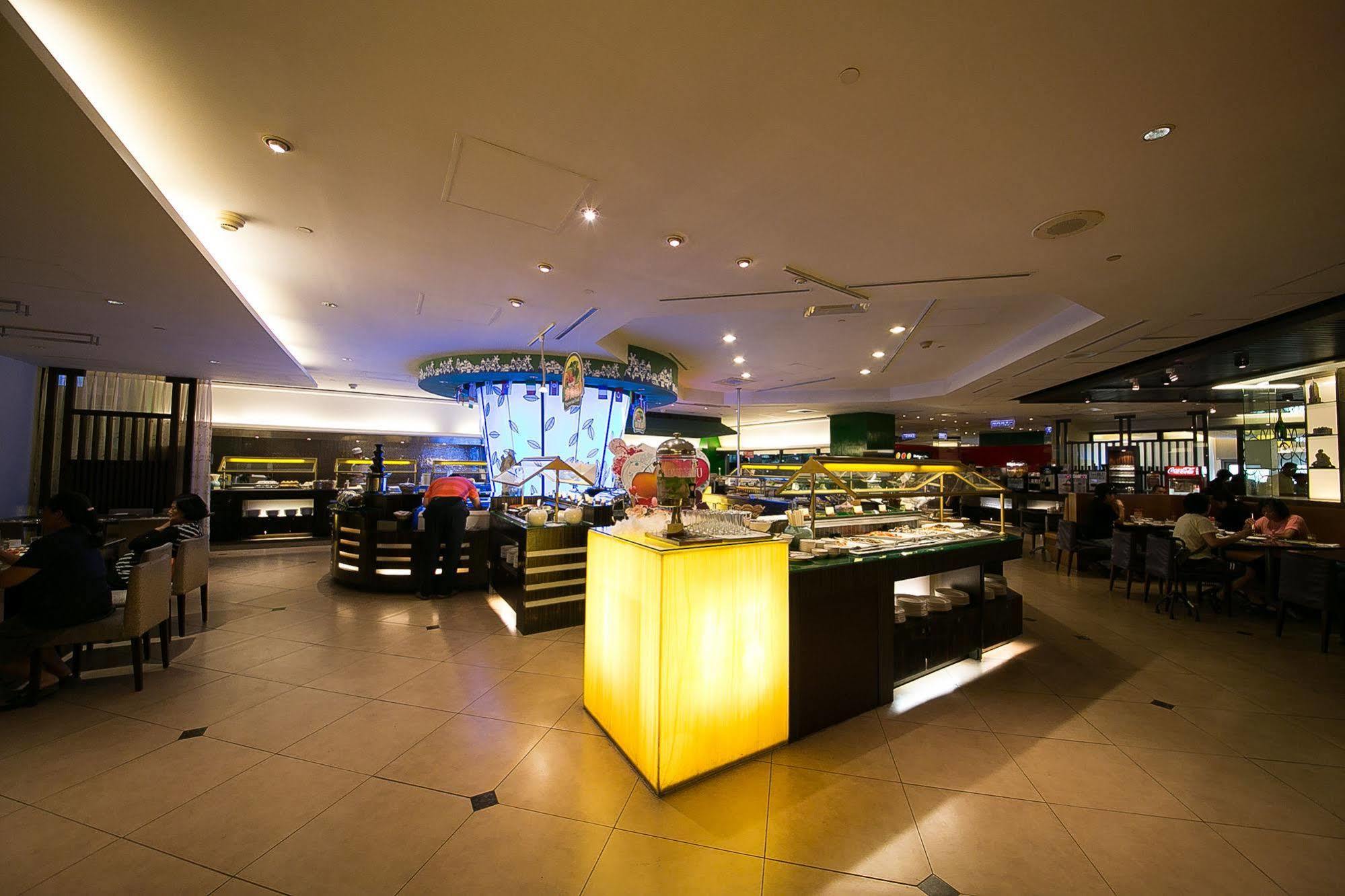 Evergreen Plaza Hotel - Tainan Eksteriør billede The interior of the restaurant