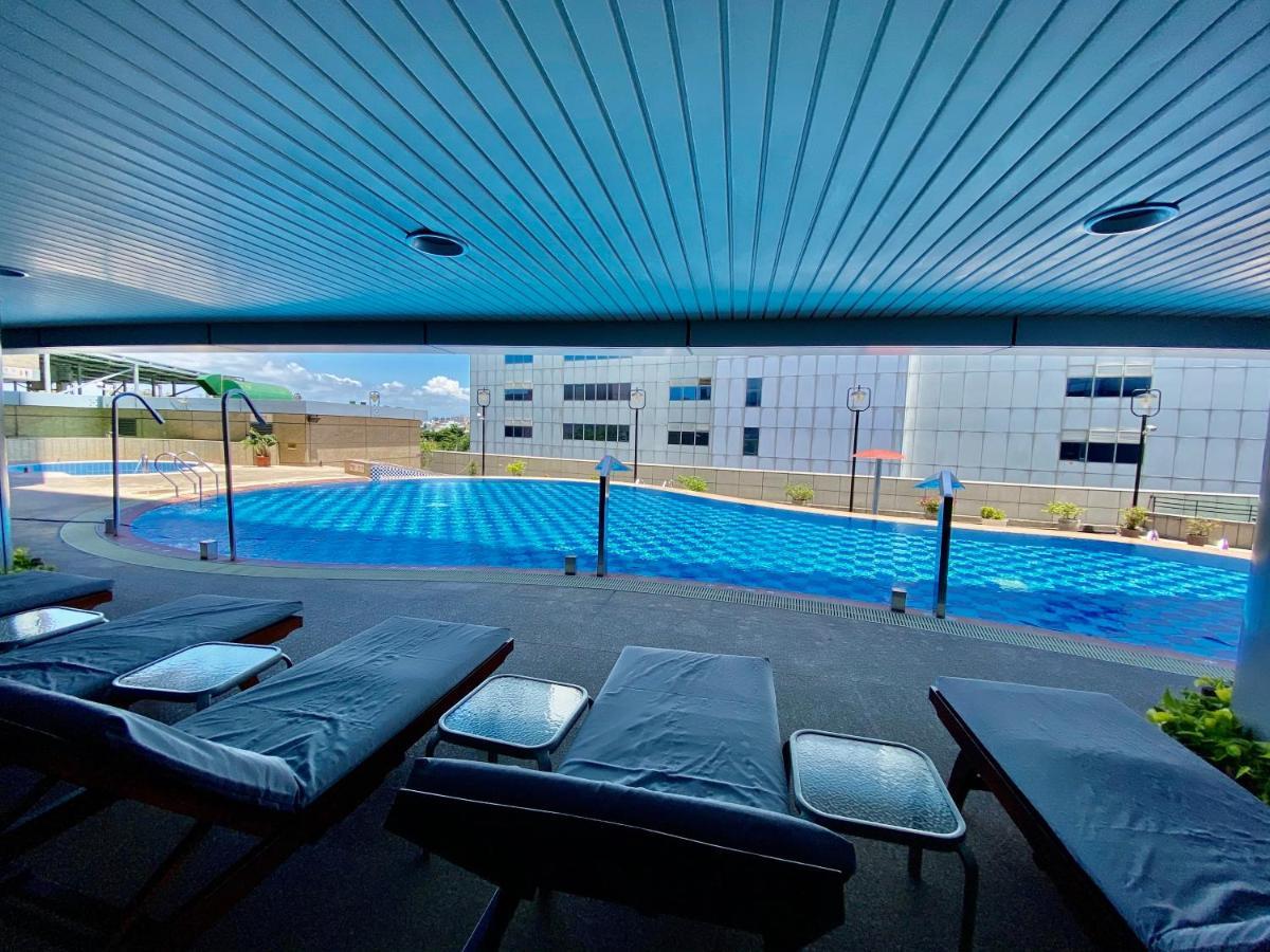 Evergreen Plaza Hotel - Tainan Eksteriør billede Swimming pool at the University of the Sunshine Coast