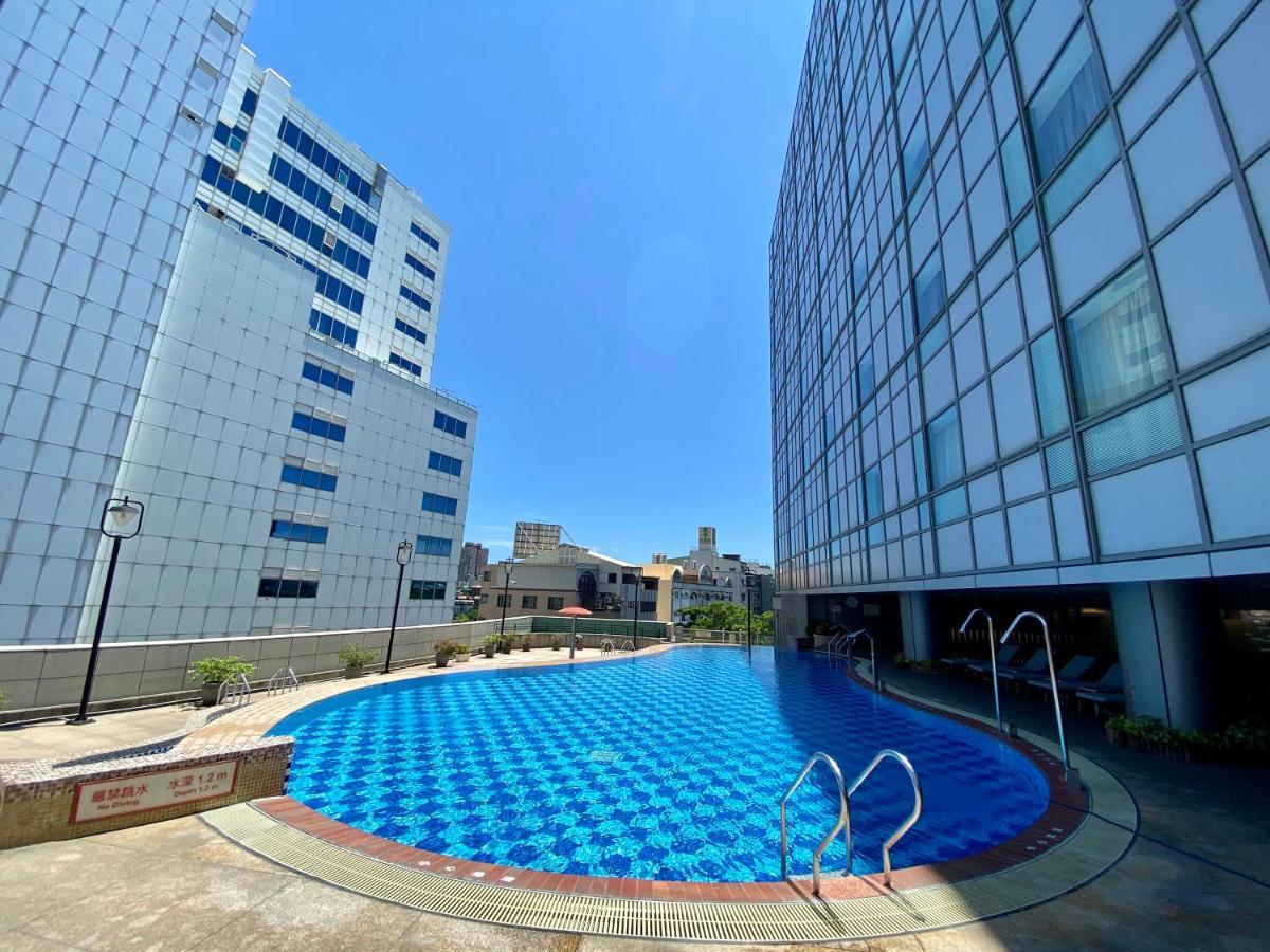 Evergreen Plaza Hotel - Tainan Eksteriør billede The pool at the hotel