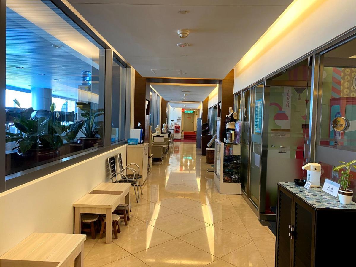 Evergreen Plaza Hotel - Tainan Eksteriør billede The interior of the lounge