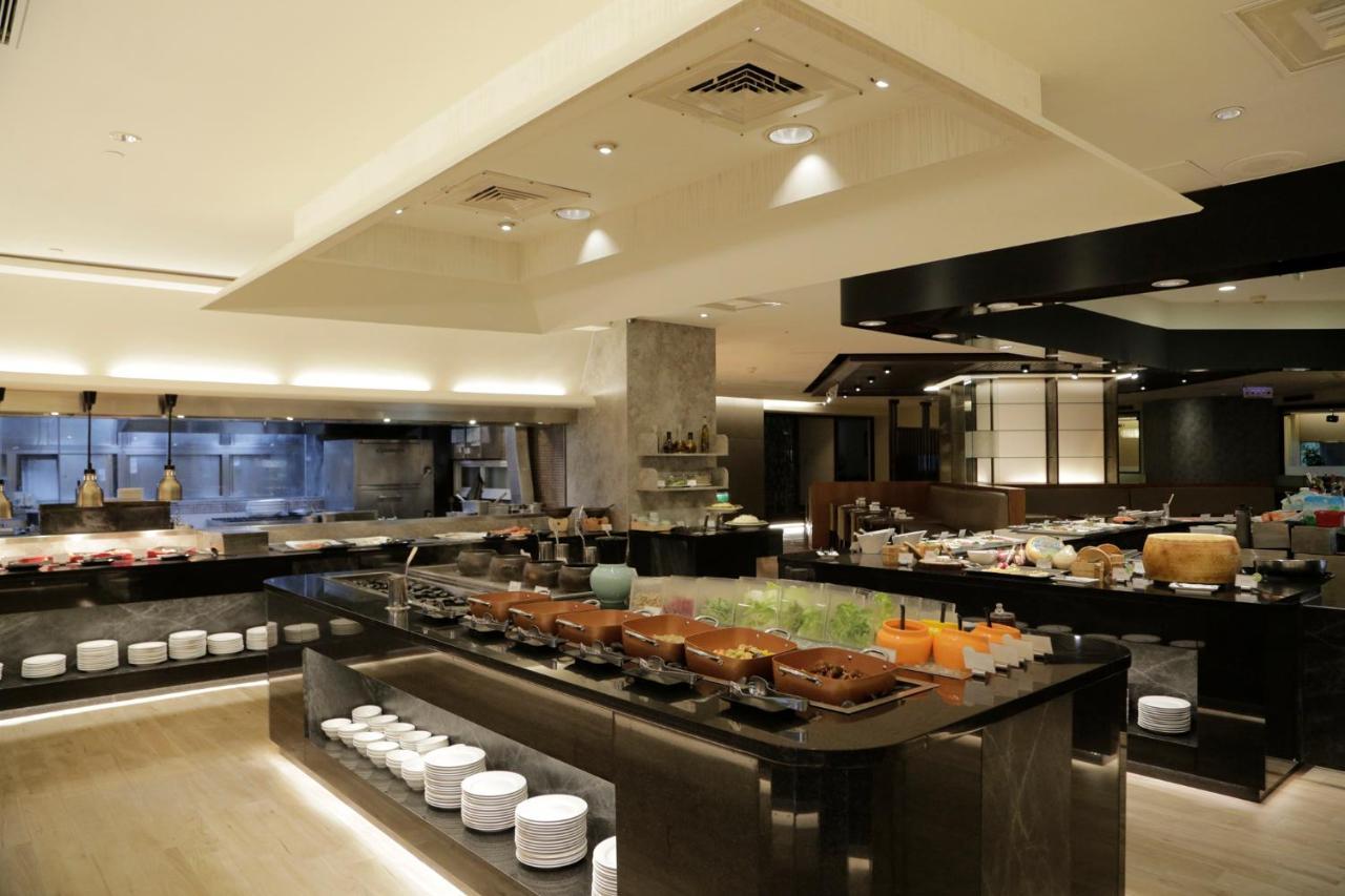 Evergreen Plaza Hotel - Tainan Eksteriør billede The buffet at the hotel