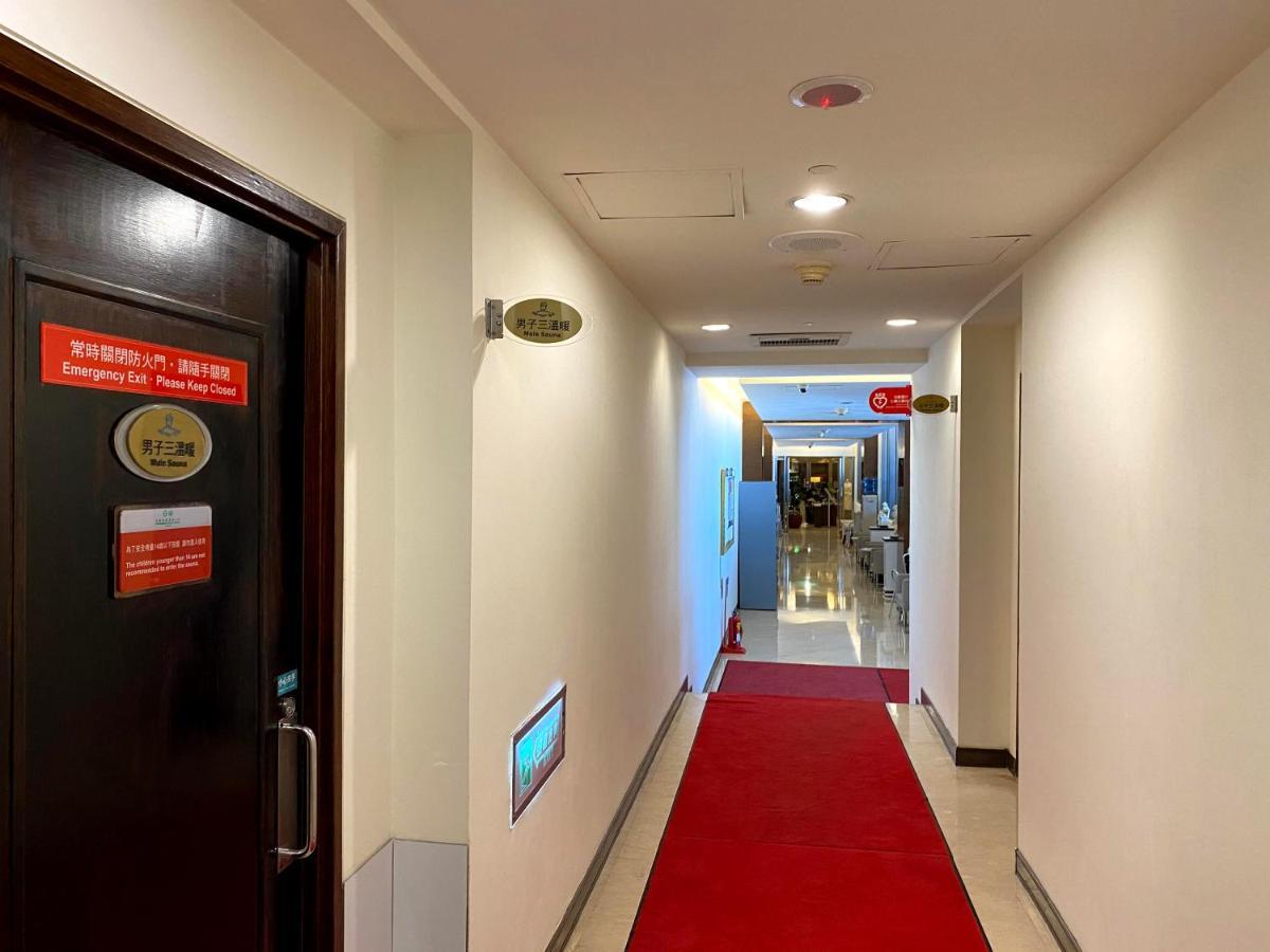 Evergreen Plaza Hotel - Tainan Eksteriør billede A corridor in the hotel